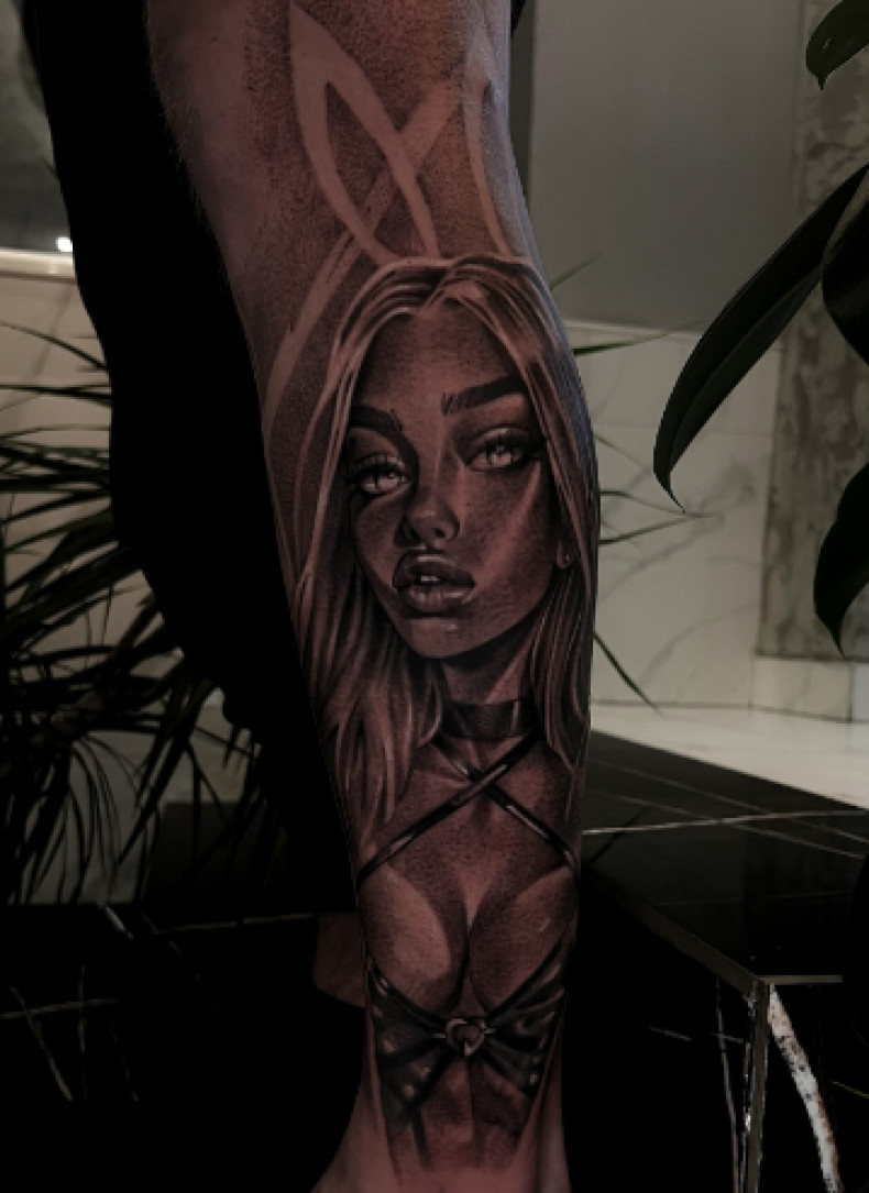 Для дівчат на нозі реалізм, фото - Тату салон TATTOO LAMARCH