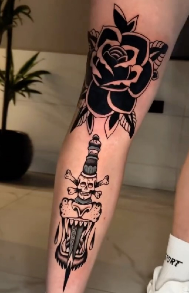На ноге череп роза, фото - Тату салон TATTOO LAMARCH