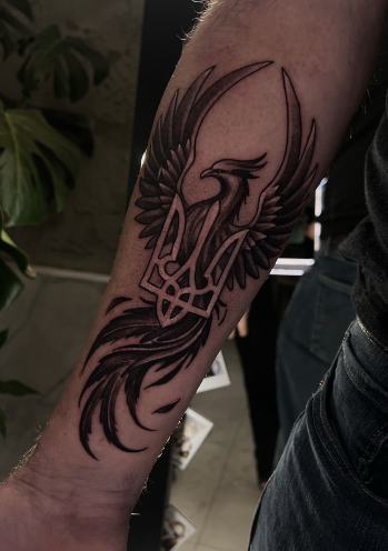 Для хлопців на передпліччі чорно-білі, фото - Тату салон TATTOO LAMARCH