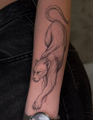 Женские на предплечье черно-белые, фото - Тату салон TATTOO LAMARCH