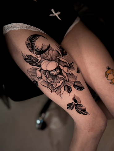 Для дівчат череп реалізм, фото - Тату салон TATTOO LAMARCH