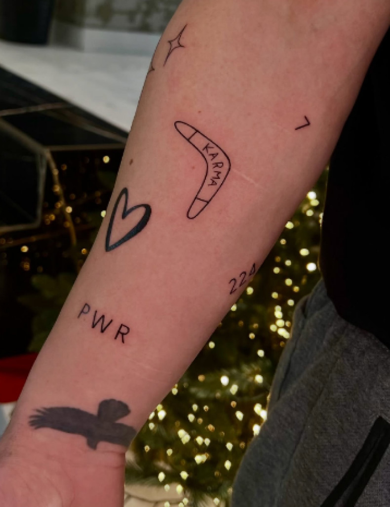 Мужские на предплечье черно-белые, фото - Тату салон TATTOO LAMARCH