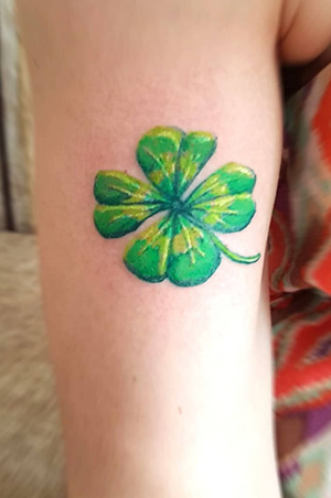 Женские цветные на бедре, фото - Тату салон DopingТattoo