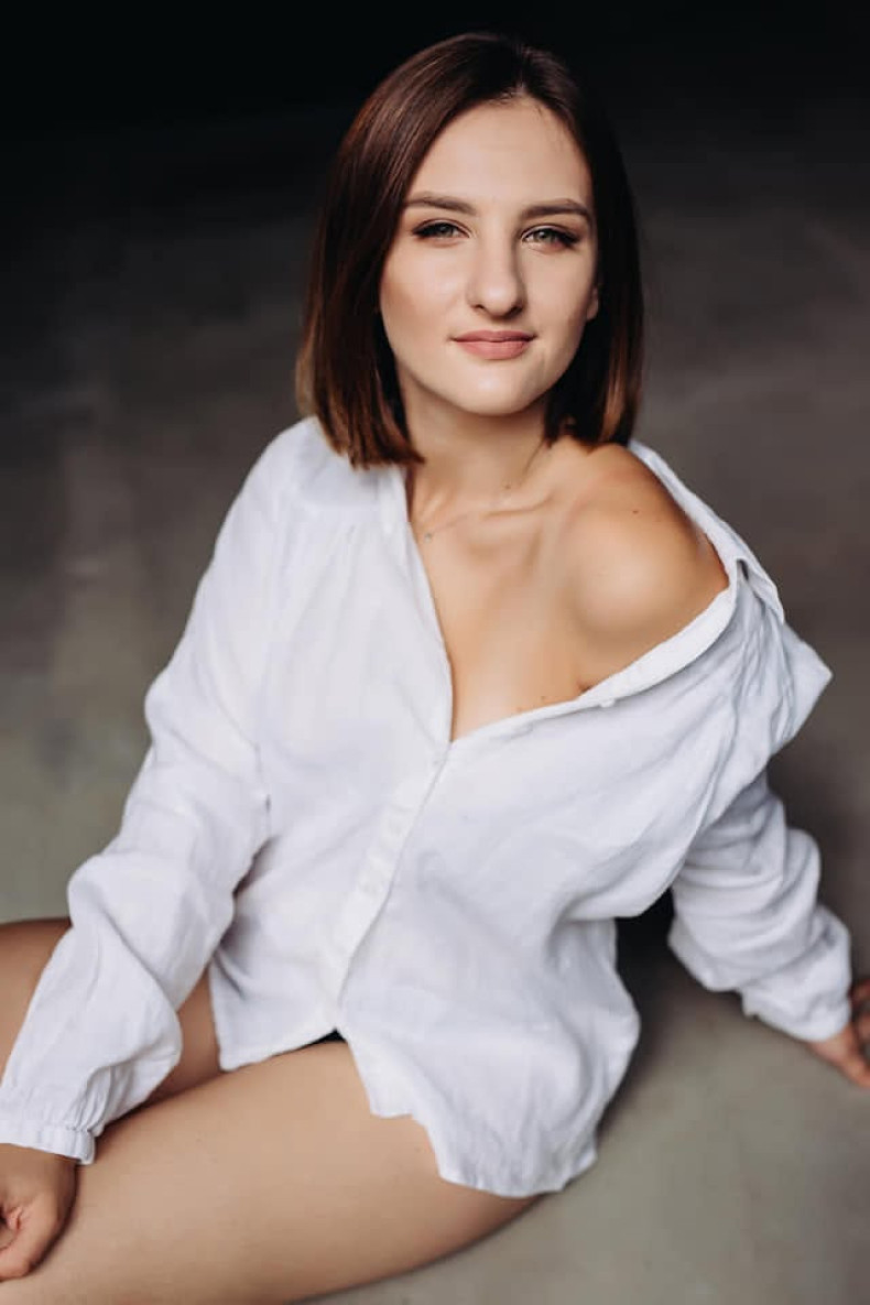 Ніжна фотосесія у сорочці портретна, фото - Візажист Катерина Полежаєва