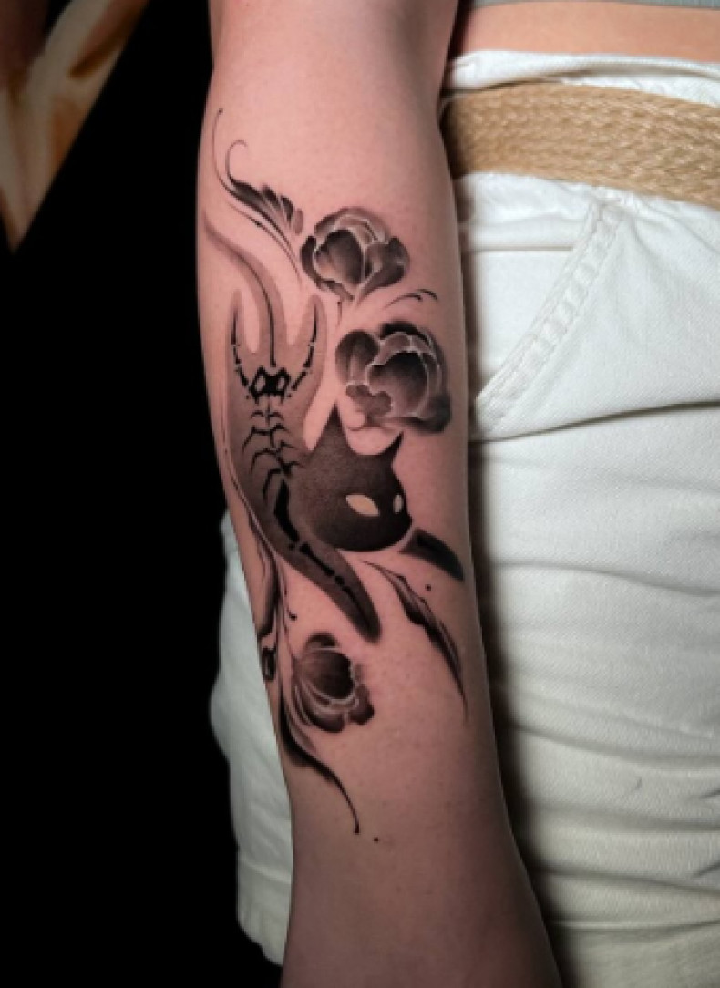 Женские на предплечье черно-белые, фото - Тату салон TATTOO LAMARCH