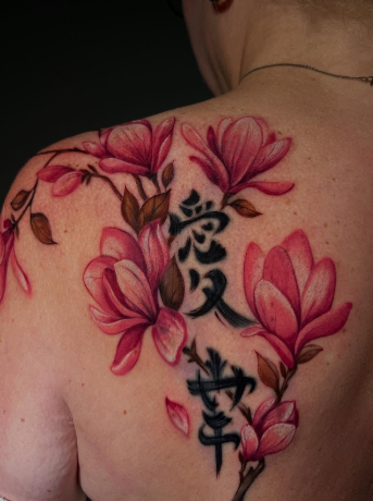 Женские на плече цветные, фото - Тату салон TATTOO LAMARCH