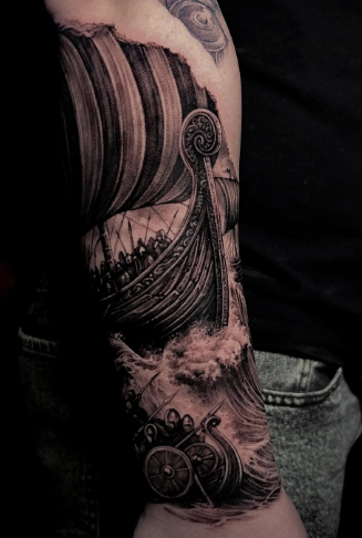 Для хлопців на руці реалізм, фото - Тату салон TATTOO LAMARCH