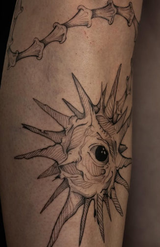 Глаз на ноге черно-белые, фото - Тату салон TATTOO LAMARCH