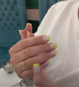 Французький манікюр яскравий жовтий, фото - Студія краси Beauty studio ORohozhnikova