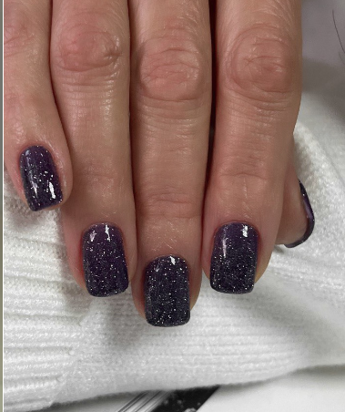 Маникюр на короткие ногти с блестками фиолетовый, фото - Студия красоты LAVANDA Beauty Studio