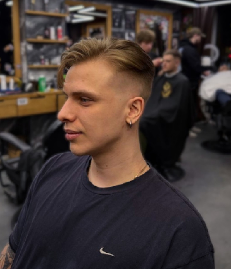 Мужская стрижка на средние волосы фейд, фото - Барбершоп Barber King