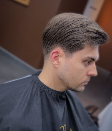 Чоловіча стрижка на середнє волосся напівбокс, фото - Барбершоп Barber King