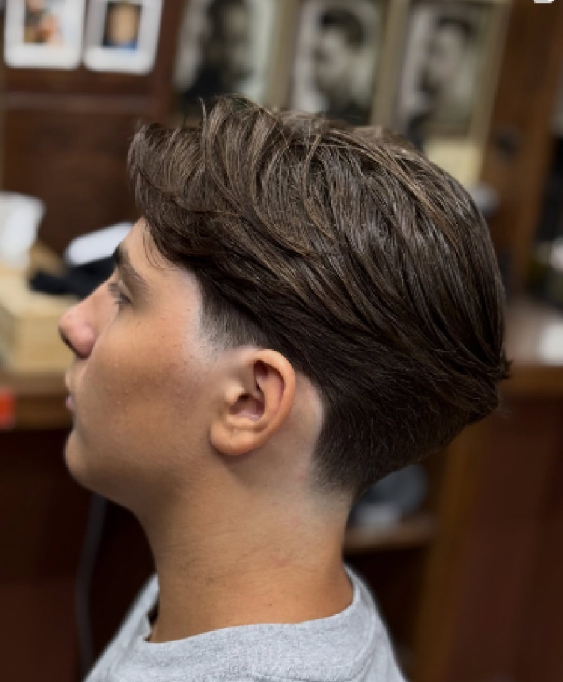 Чоловіча стрижка на середнє волосся фейд, фото - Барбершоп Barber King