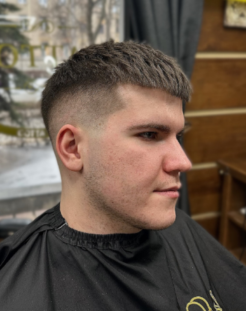 Чоловіча стрижка кроп фейд, фото - Барбершоп Barber King