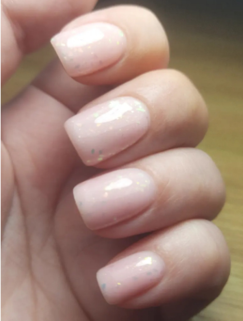 Нежный маникюр нюдовый с блестками, фото - Мастер маникюра Мария Бакуменко