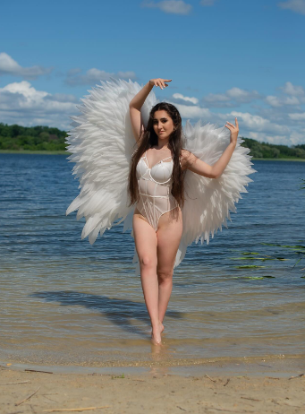 Фотосессия на природе в воде речке, фото - Фотограф Алина Чайка