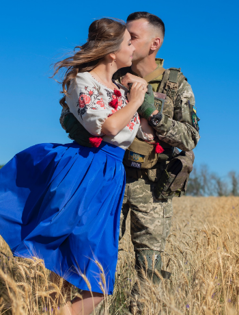 Фотосессия на природе пары в поле, фото - Фотограф Алина Чайка