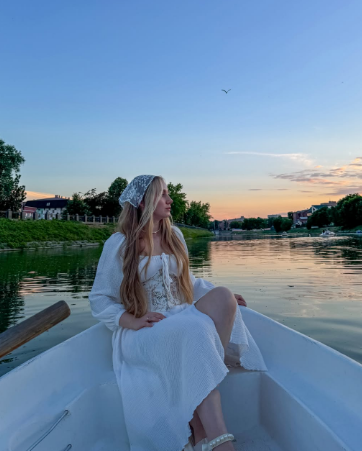 Фотосесія у воді на заході сонця річці, фото - Візажист Анна Вовна