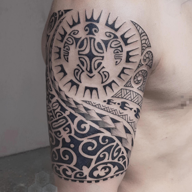 Мужские на плече черно-белые, фото - Тату салон TattooDim