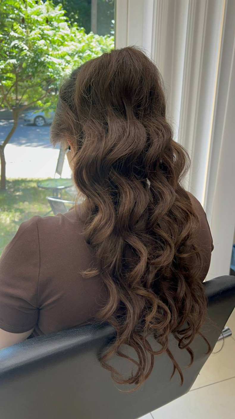 Стрижка на длинные волосы женская укладка локоны, фото - Студия красоты OLI'S BEAUTY STUDIO
