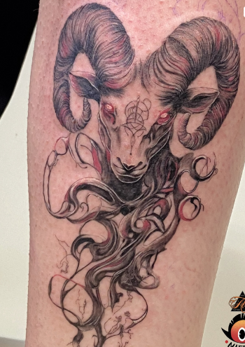Реализм черно-белые монстр, фото - Тату салон ALICE tattoo studio
