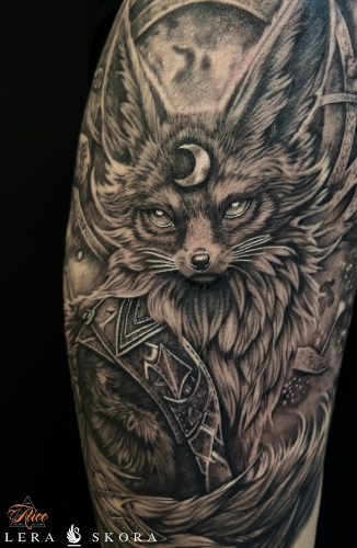 На руке реализм черно-белые, фото - Тату салон ALICE tattoo studio