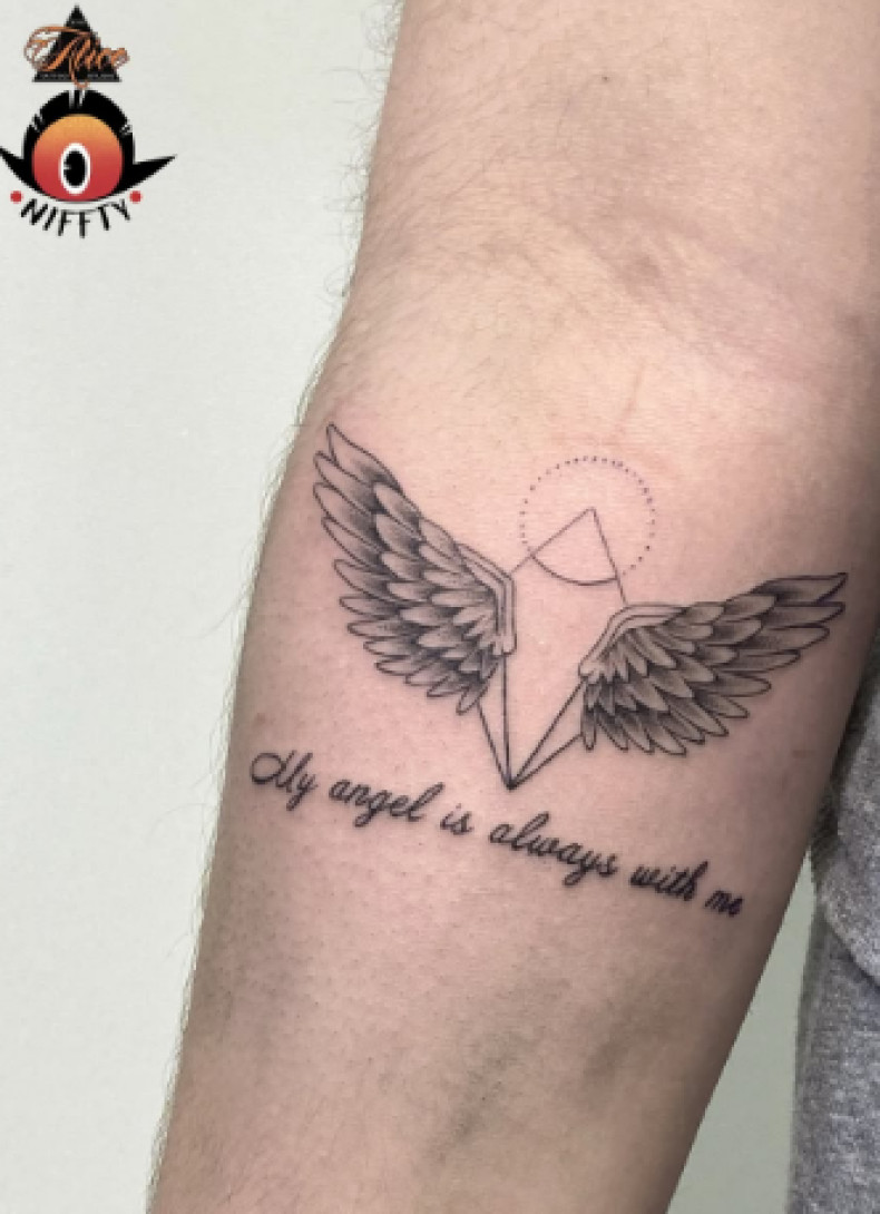 Мужские на предплечье черно-белые, фото - Тату салон ALICE tattoo studio