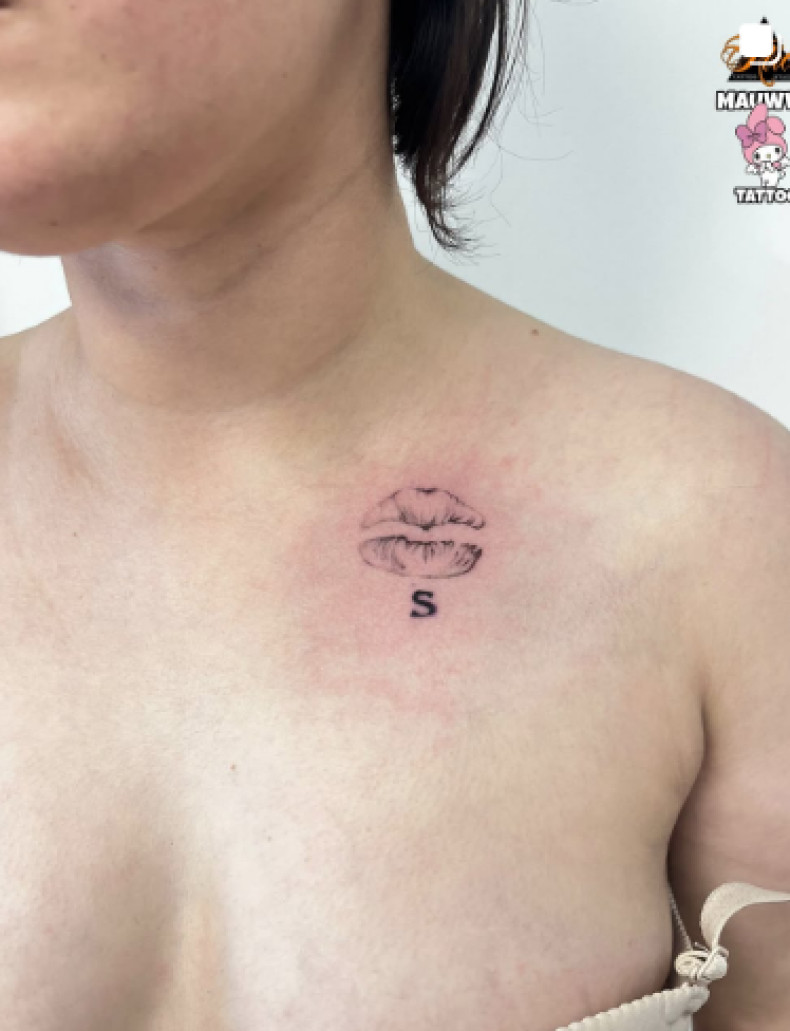 Женские черно-белые на груди, фото - Тату салон ALICE tattoo studio