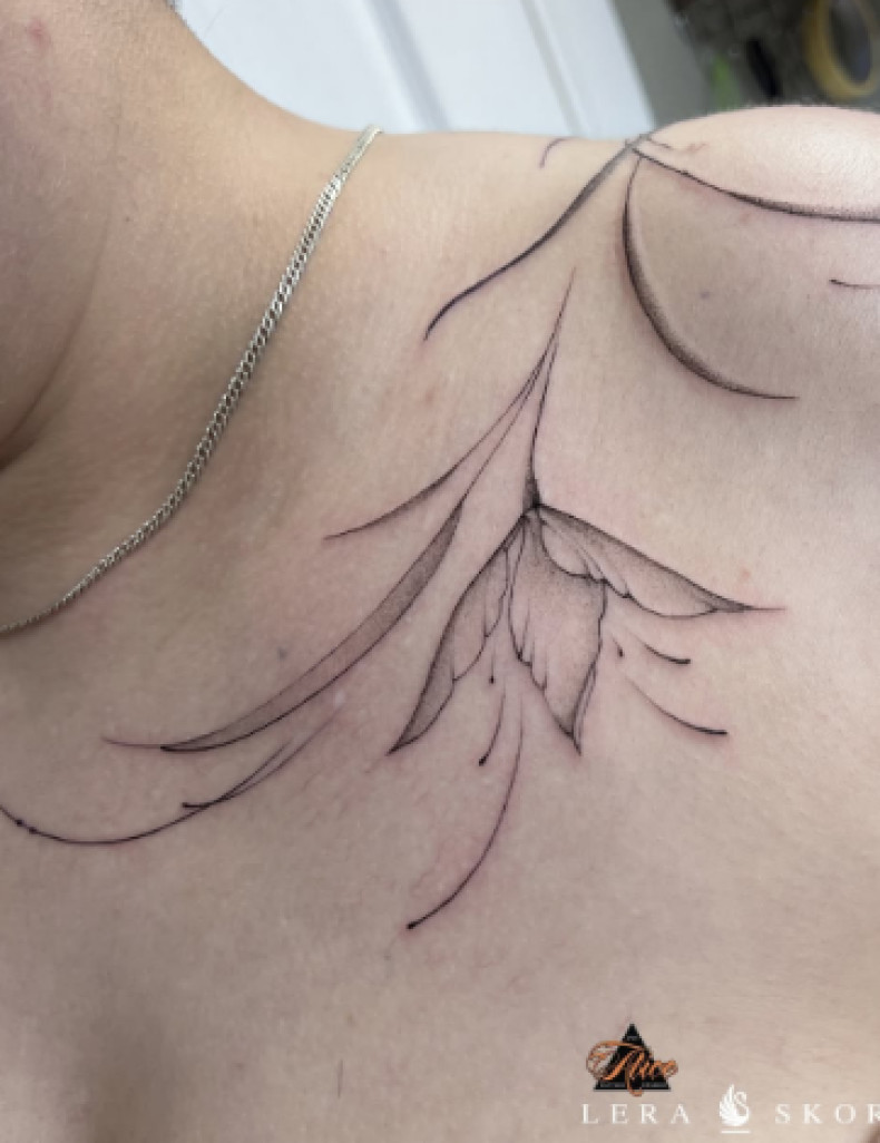 Женские на плече черно-белые, фото - Тату салон ALICE tattoo studio