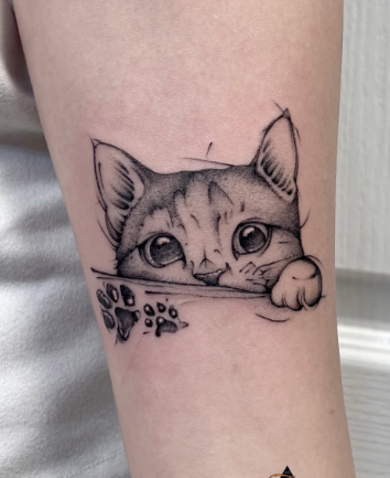 Женские на предплечье черно-белые, фото - Тату салон ALICE tattoo studio