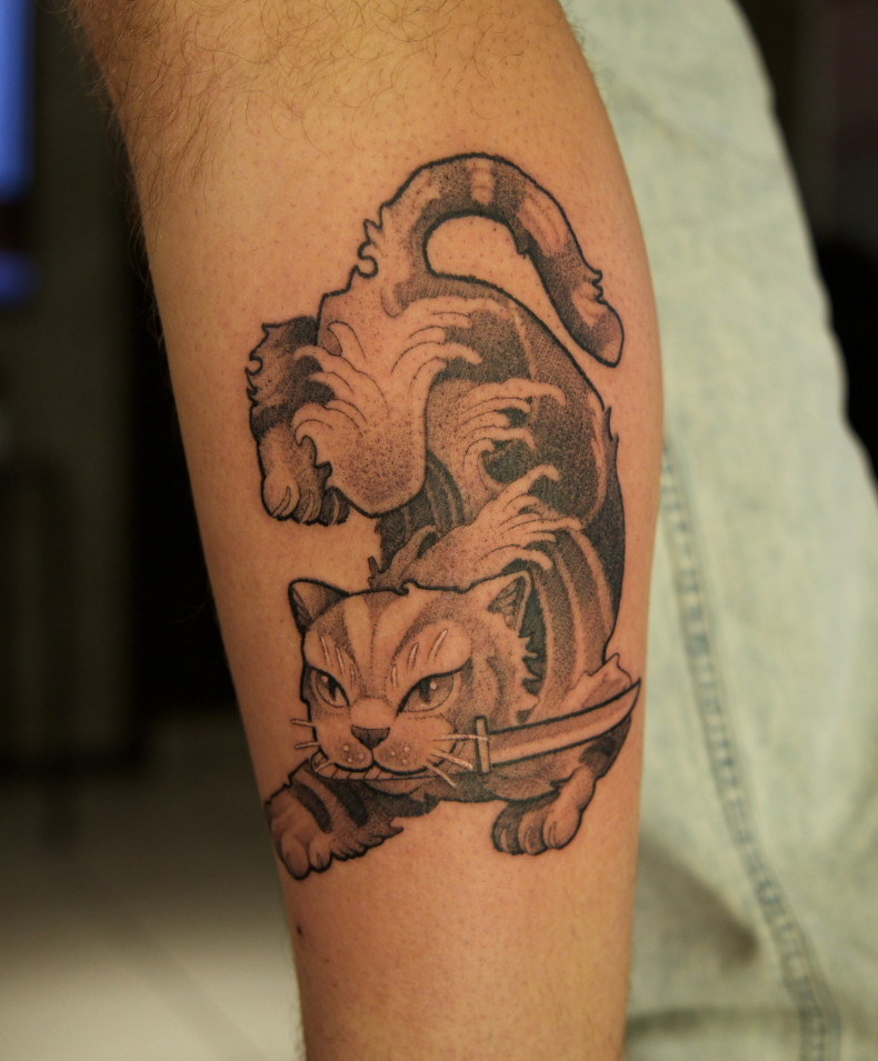 Мужские на ноге икре, фото - Тату салон TATTOO LAMARCH