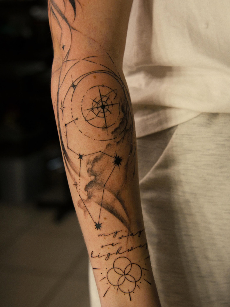 Для хлопців на передпліччі лайнворк, фото - Тату салон TATTOO LAMARCH