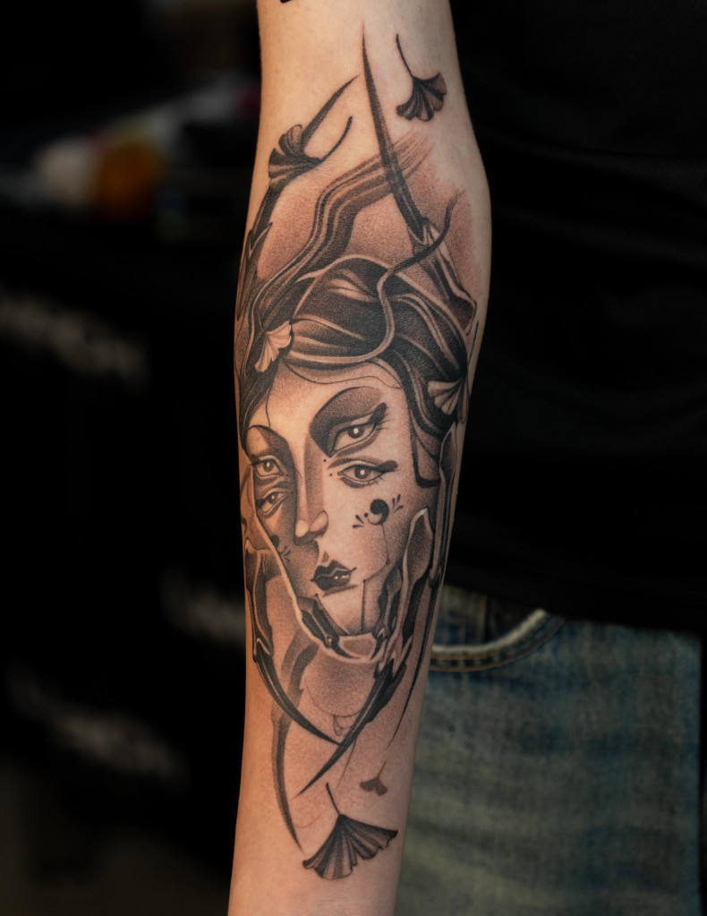Мужские глаз на предплечье, фото - Тату салон TATTOO LAMARCH
