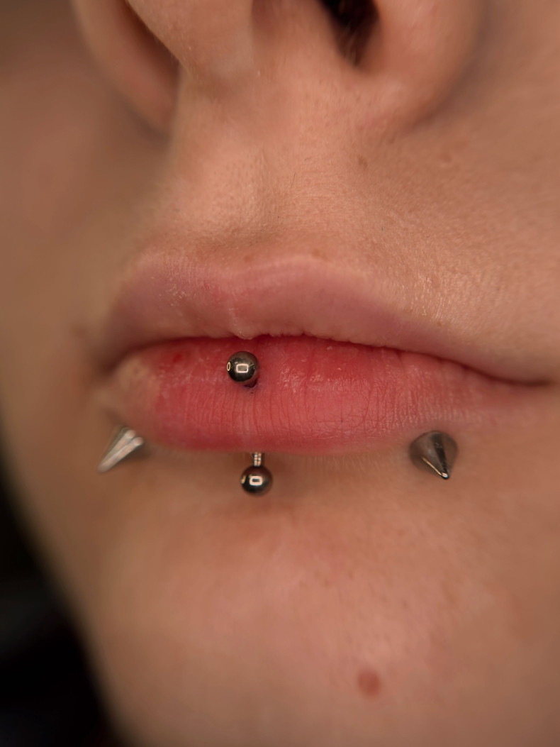 Пирсинг губ монро эшли, фото - Тату салон TATTOO LAMARCH