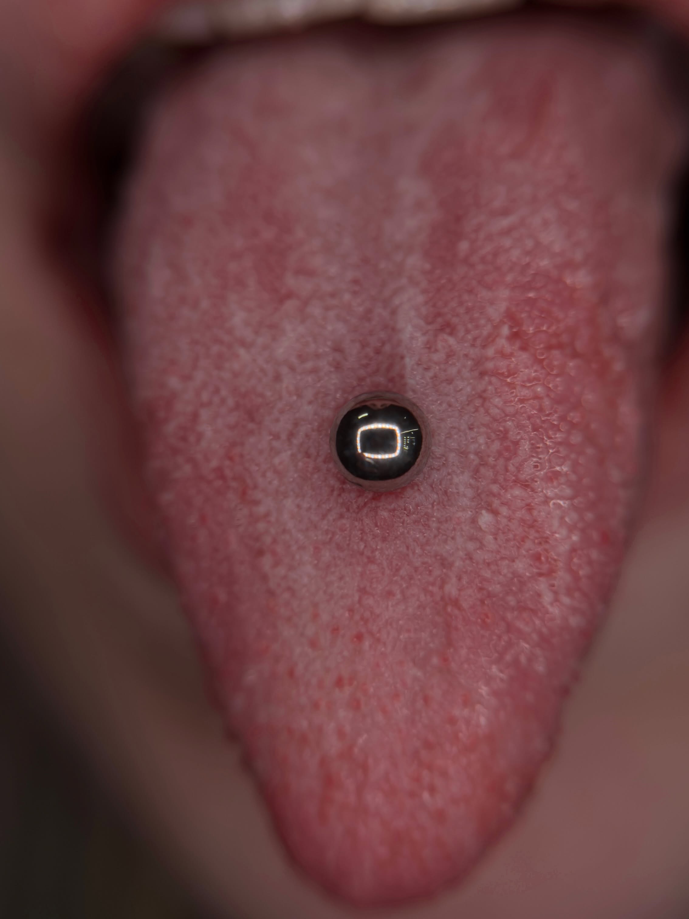 Пирсинг языка губ, фото - Тату салон TATTOO LAMARCH