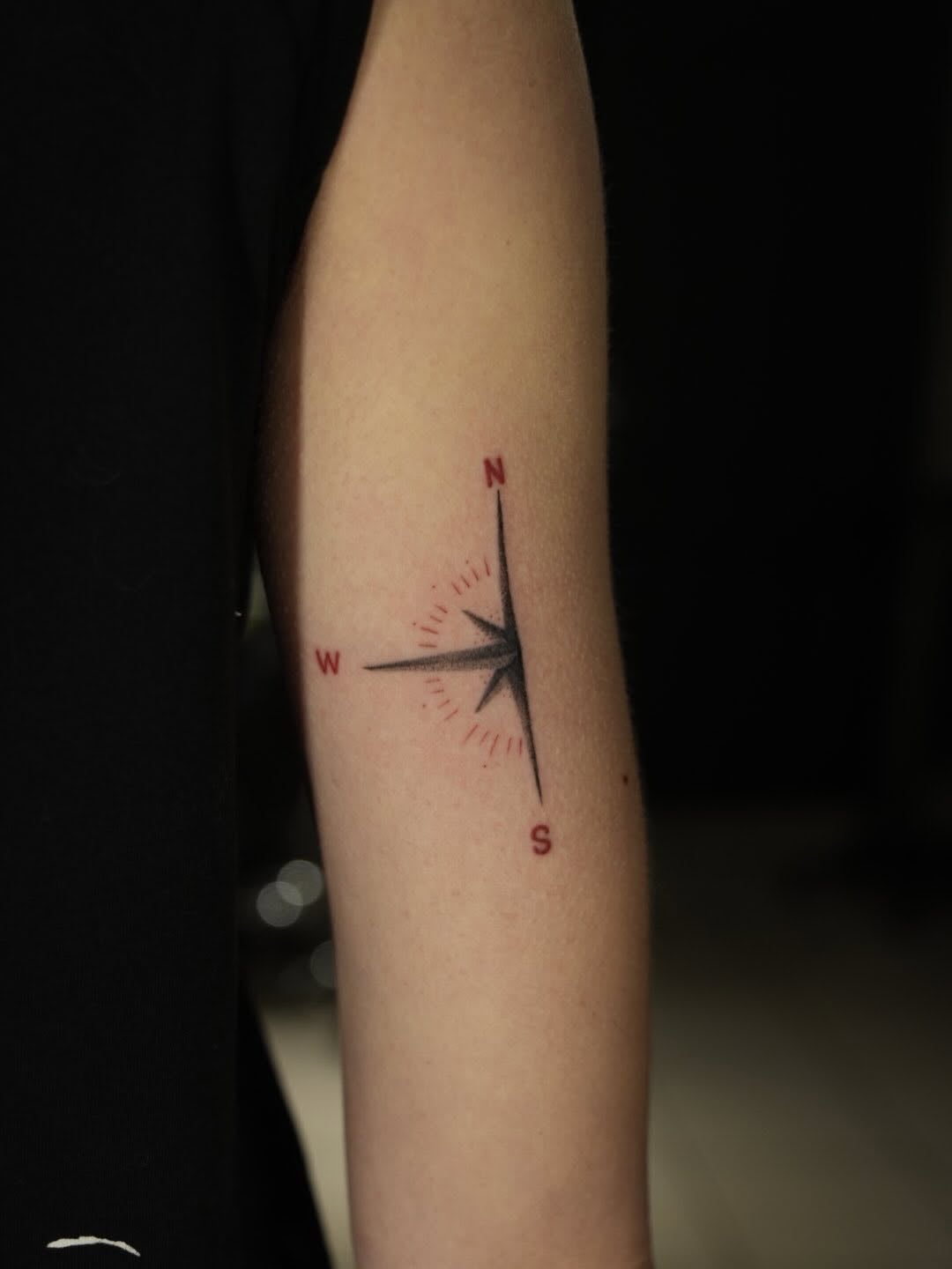На руці кольорові мінімалізм, фото - Тату салон TATTOO LAMARCH