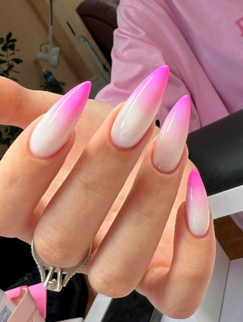 Яркий маникюр розовый на длинные ногти, фото - Студия красоты Beauty Hub