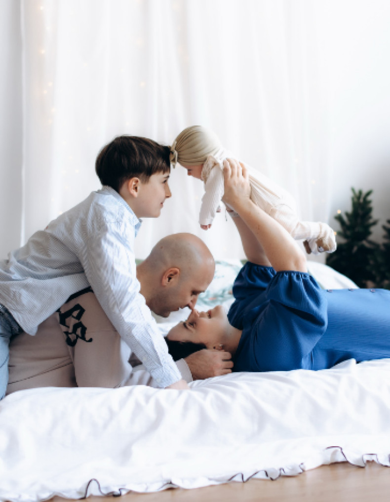 Сімейна фотосесія новонароджених вдома, фото - Фотограф Марина Стрижак