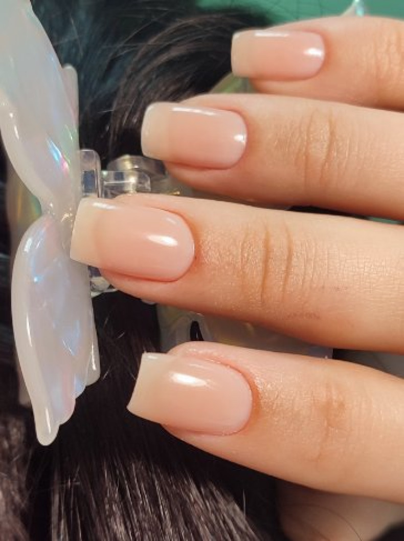 Нюдовий манікюр бежевий на квадратні нігті, фото - Майстер манікюру Віра Жук