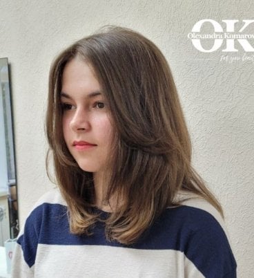 Стрижка каскад на средние волосы женская, фото - Парикмахер Александра Комарова