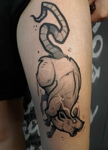 Эскиз черно-белые на бедре, фото - Тату салон TATTOO LAMARCH
