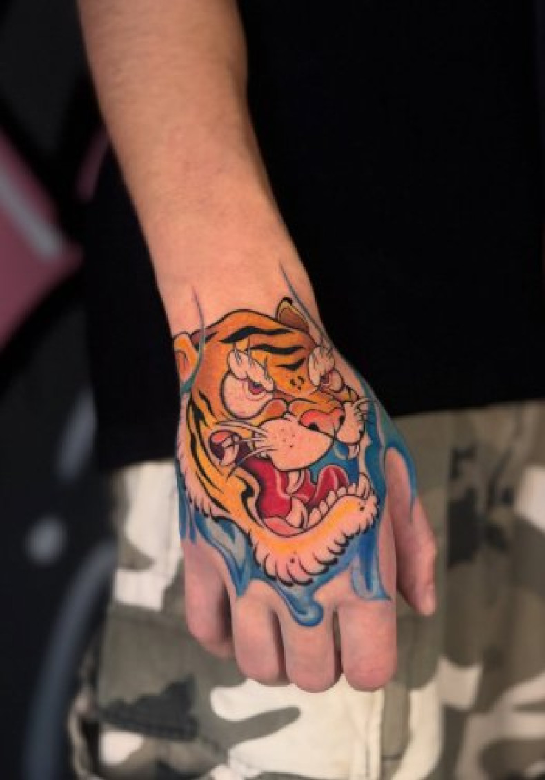 Тигр на кисти, фото - Тату салон TATTOO LAMARCH