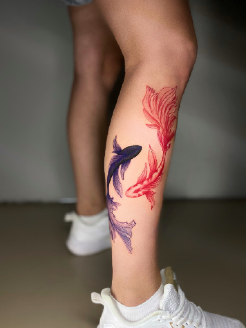 На нозі кольорові литці, фото - Тату салон TATTOO LAMARCH
