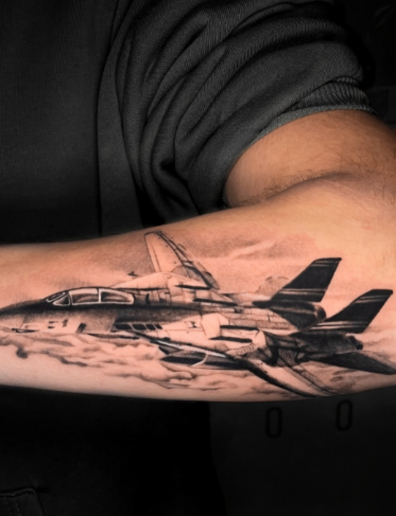 Мужские на руке реализм, фото - Тату салон TATTOO LAMARCH