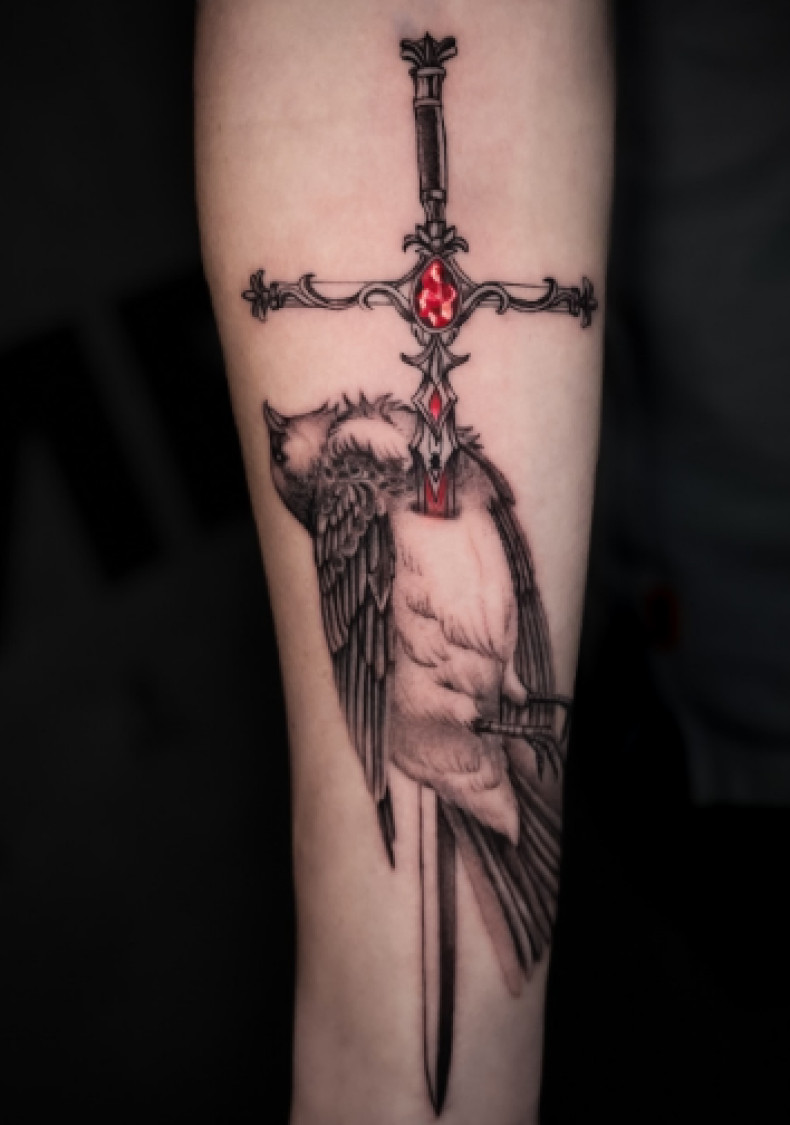 Для хлопців на передпліччі меч, фото - Тату салон TATTOO LAMARCH