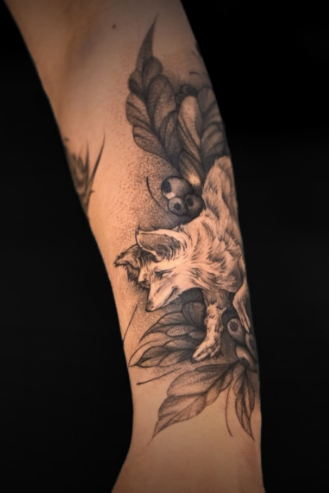 На предплечье реализм черно-белые, фото - Тату салон TATTOO LAMARCH