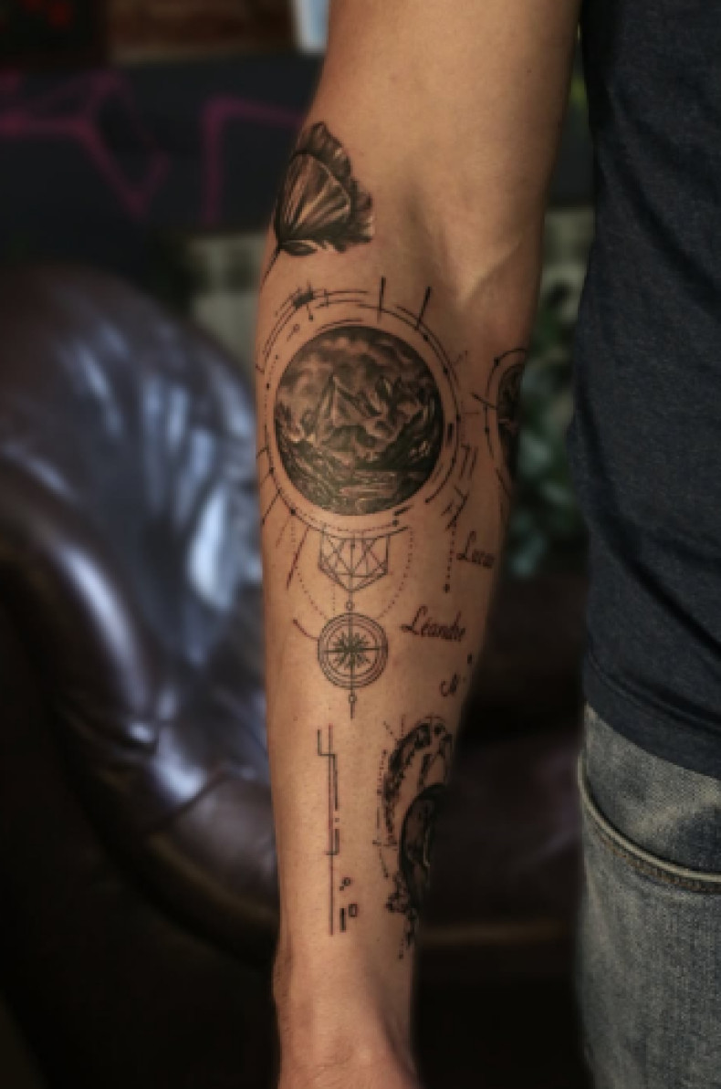 Для хлопців на передпліччі чорно-білі, фото - Тату салон TATTOO LAMARCH