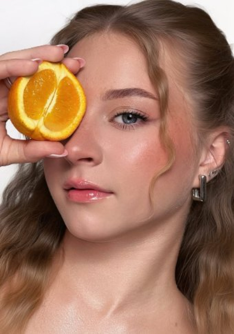 Фотосессия в студии на белом фоне портретная, фото - Визажист Анастасия Манько