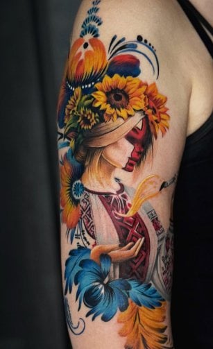 Женские на плече цветные, фото - Тату салон TATTOO LAMARCH