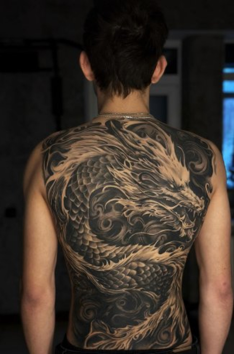 Мужские реализм на спине, фото - Тату салон TATTOO LAMARCH